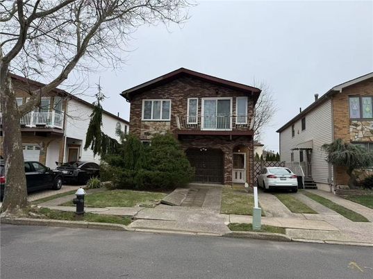Attached, Exterior, Facade, Brick Facade, Split Level