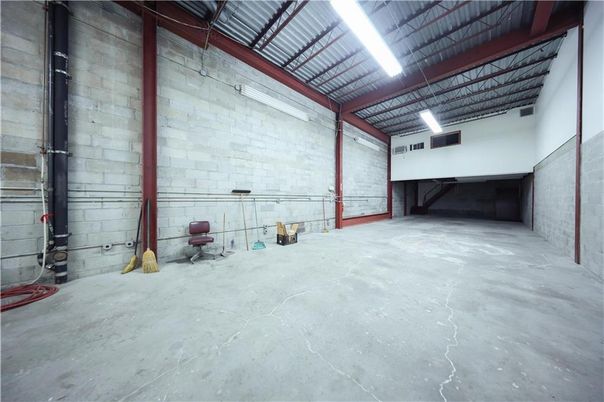 Garage, Interior, Stone Walls