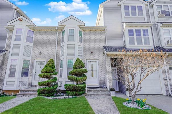 Attached, Exterior, Facade, Brick Facade, Rowhouse