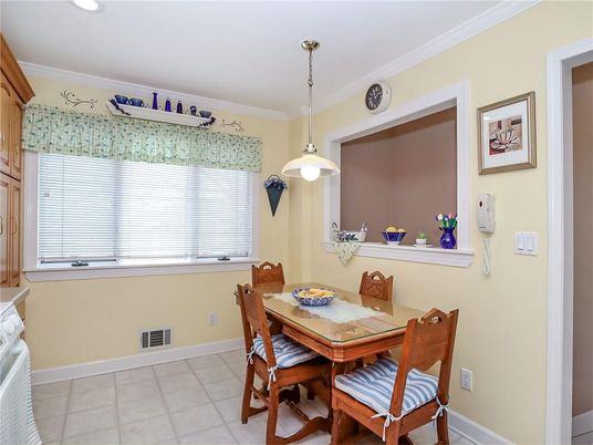 Dining room, Interior, Pendant Lights, Recessed Lighting