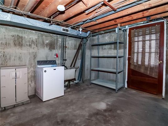 Interior, Washer, Wooden Beams, Wooden Ceilings