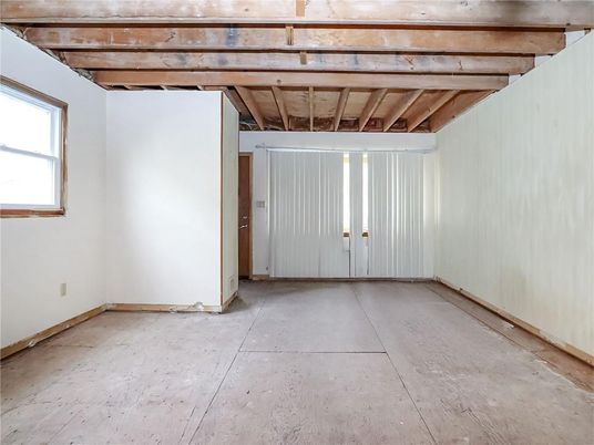 Empty room, Interior, Wooden Beams