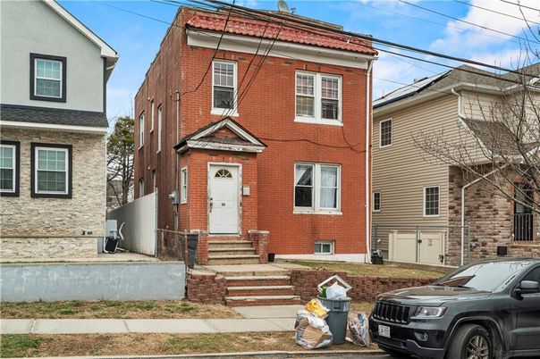 Exterior, Facade, Brick Facade, Rowhouse