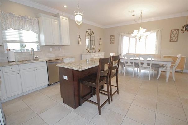 Chandelier, Dining room, Interior, Kitchen, Pendant Lights, Recessed Lighting, Stainless Steel Appliances