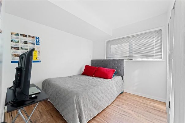 Bedroom, Fitness Equipment, Interior, Wood Texture Flooring