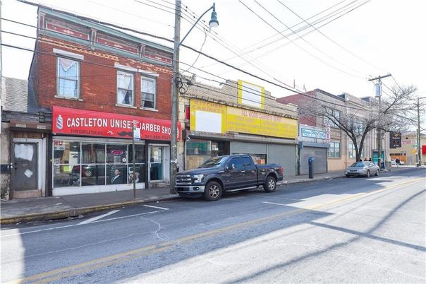 Exterior, Facade, Brick Facade, Rowhouse