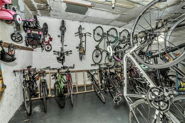 Garage, Interior