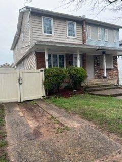 Exterior, Facade, Brick Facade, Rowhouse