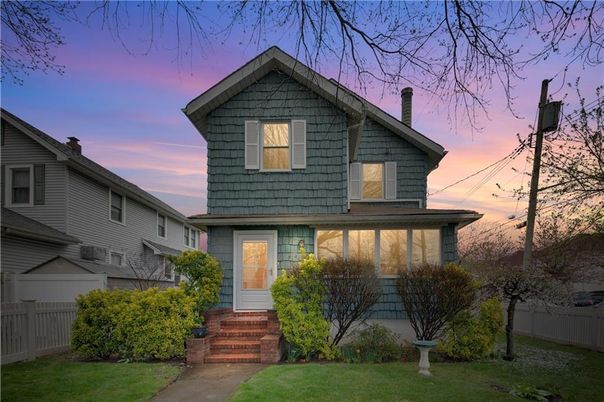 Exterior, Facade, American Craftsman