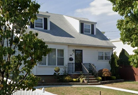 Exterior, Facade, Cape Cod