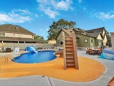Exterior, Pool