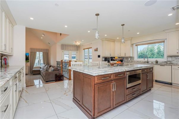 Interior, Kitchen, Living room, Pendant Lights, Recessed Lighting, Stainless Steel Appliances