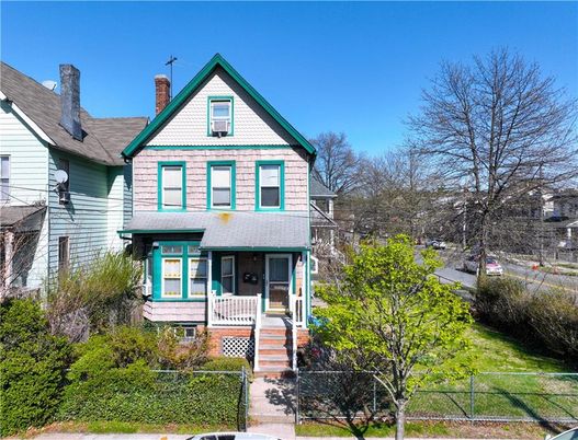 Exterior, Facade, Queen Anne Victorian