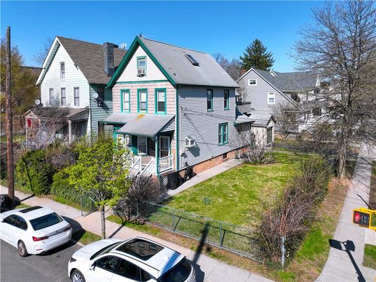 Exterior, Facade, Queen Anne Victorian