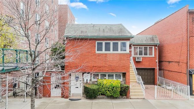 Attached, Exterior, Facade, Brick Facade, Rowhouse