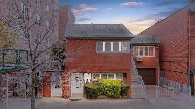 Exterior, Facade, Brick Facade, Rowhouse