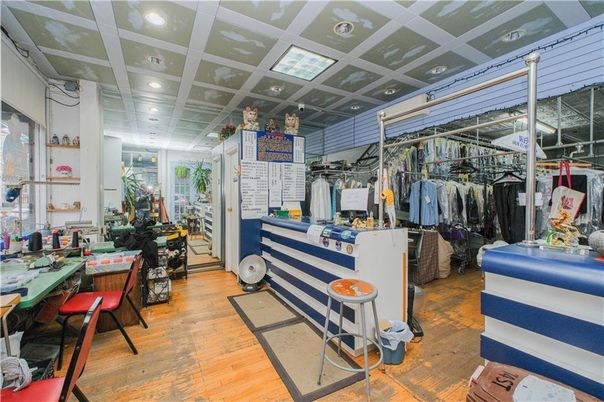 Interior, Recessed Lighting, Walk-in Closets, Wood Texture Flooring