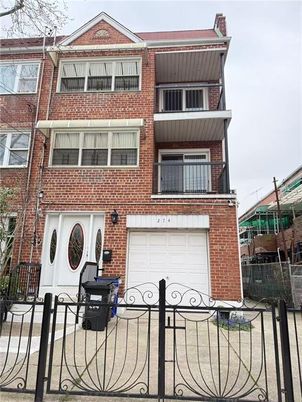 Attached, Exterior, Facade, Brick Facade, Rowhouse