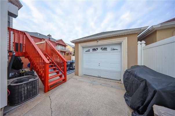 Detached Garage, Exterior