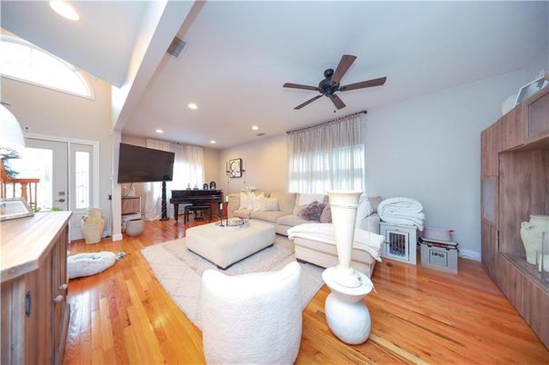 Interior, Living room, Piano, Recessed Lighting, Wood Texture Flooring