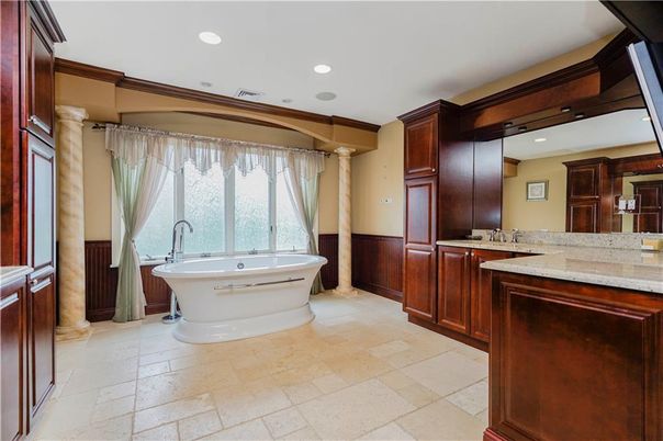 Bathroom, Dual Sink Vanities, Free Standing Baths, Interior, Recessed Lighting