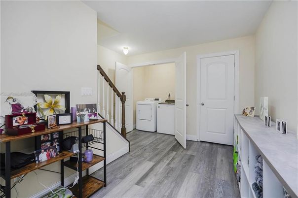 Interior, Washer, Wood Texture Flooring