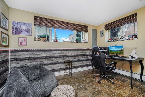 Home Office, Interior