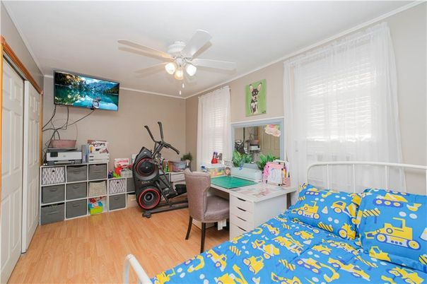 Bedroom, Fitness Equipment, Interior, Wood Texture Flooring