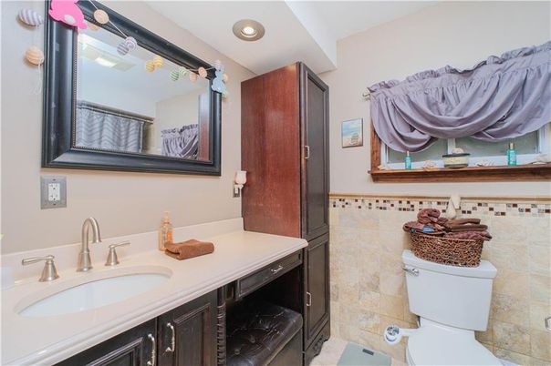 Bathroom, Interior, Recessed Lighting