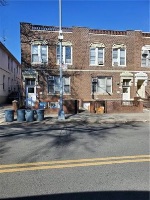 Exterior, Facade, Brick Facade, Rowhouse