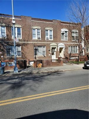 Exterior, Facade, Brick Facade, Rowhouse