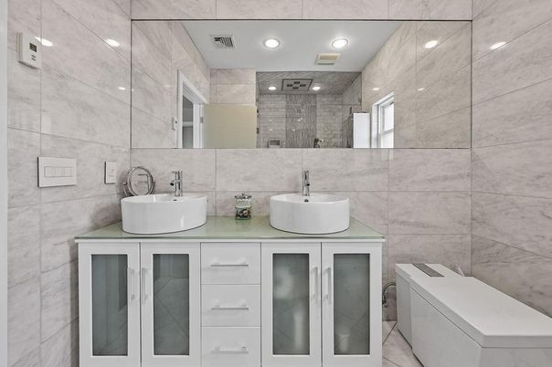 Bathroom, Dual Sink Vanities, Interior, Recessed Lighting