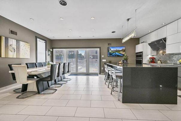 Chandelier, Dining room, Interior, Kitchen, Pendant Lights, Recessed Lighting, Stainless Steel Appliances