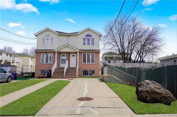 Exterior, Facade, Brick Facade, Rowhouse
