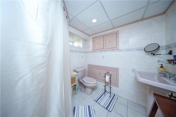 Bathroom, Interior, Recessed Lighting