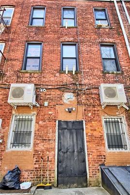Exterior, Facade, Brick Facade, Rowhouse