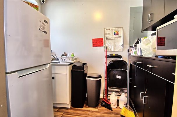 Interior, Washer, Wood Texture Flooring
