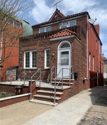 Exterior, Facade, Brick Facade, Rowhouse