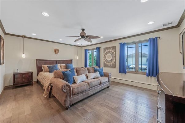 Bedroom, Interior, Living room, Pendant Lights, Recessed Lighting, Wood Texture Flooring
