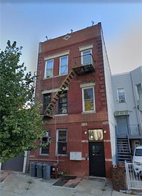 Exterior, Facade, Brick Facade, Rowhouse
