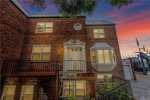 Exterior, Facade, Brick Facade, Rowhouse