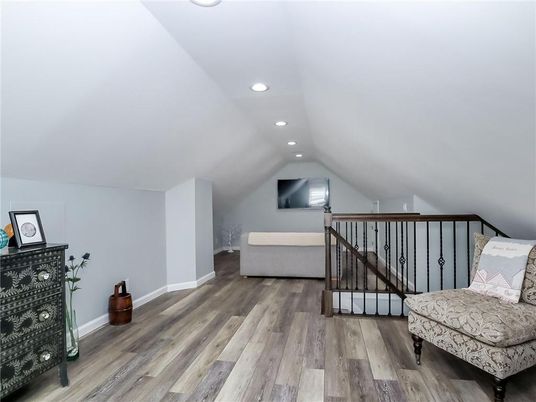 Interior, Recessed Lighting, Wood Texture Flooring