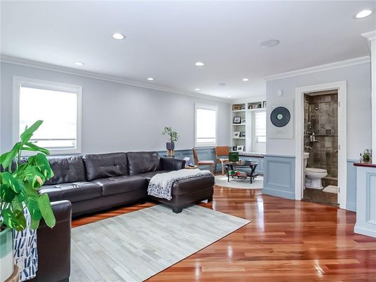 Bathroom, Interior, Living room, Recessed Lighting, Wood Texture Flooring