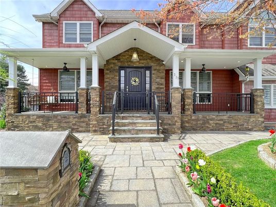 Exterior, Facade, American Craftsman