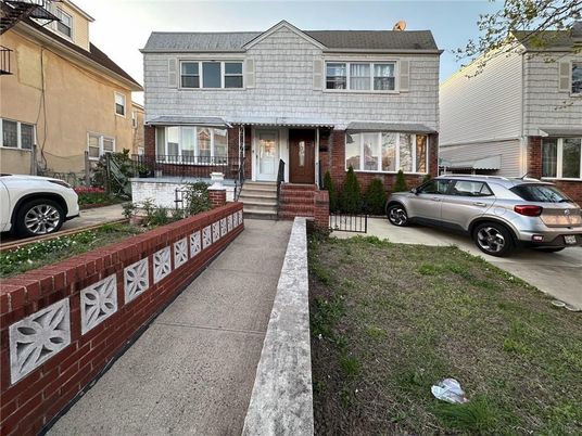 Exterior, Facade, Brick Facade, Rowhouse