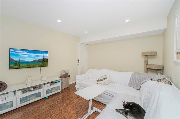 Bedroom, Interior, Living room, Recessed Lighting, Wood Texture Flooring