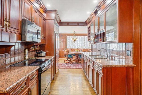 Chandelier, Dining room, Interior, Kitchen, Recessed Lighting, Wood Texture Flooring