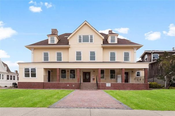 Exterior, Facade, Farmhouse