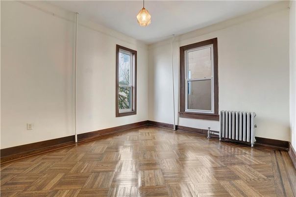 Empty room, Interior, Pendant Lights, Wood Texture Flooring
