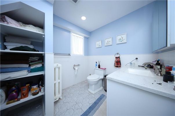 Bathroom, Interior, Recessed Lighting